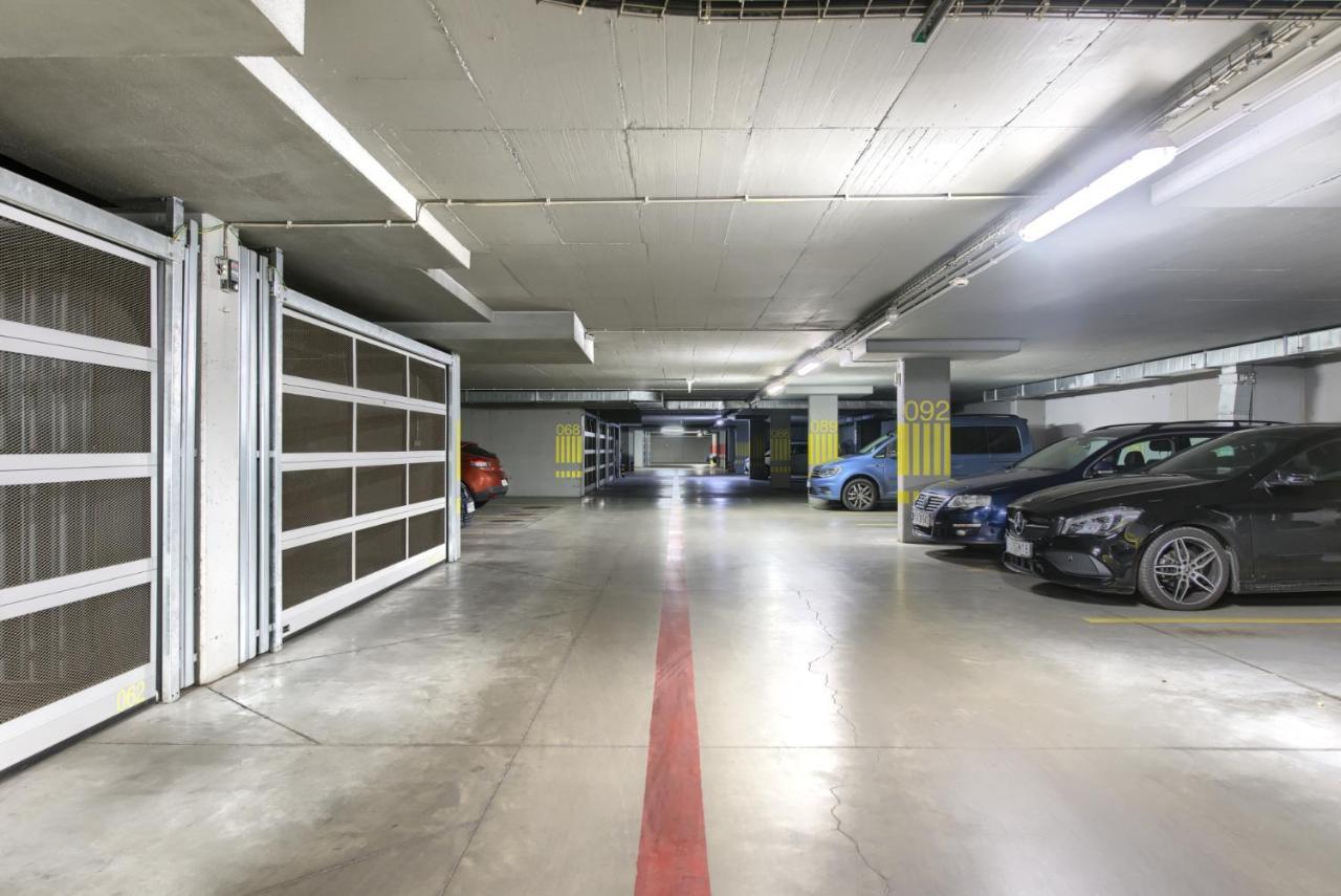City Center Apartament Parking By Impero Познань Экстерьер фото